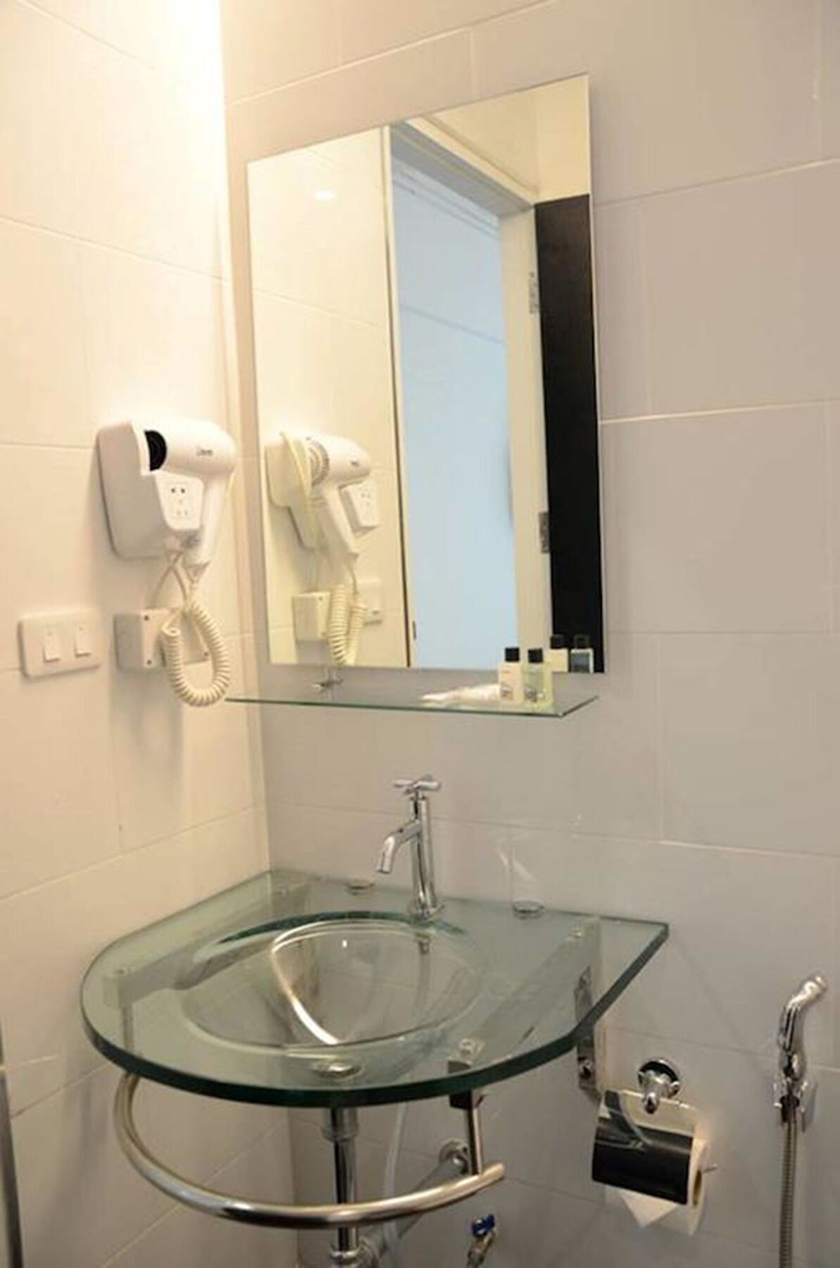 בנגקוק 3 Howw Hostel At Sukhumvit 21 מראה חיצוני תמונה