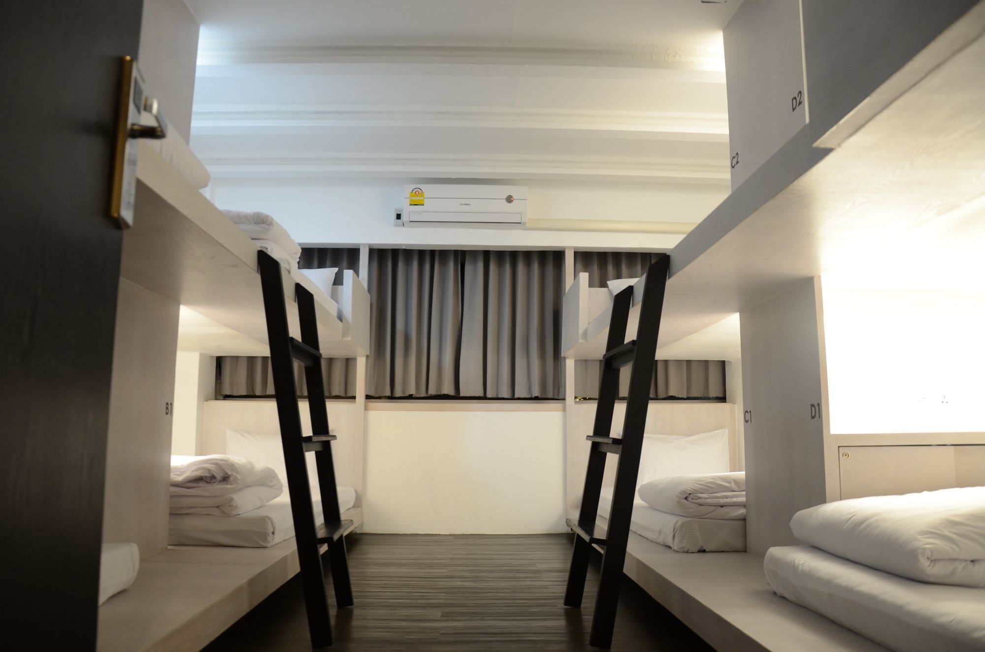 בנגקוק 3 Howw Hostel At Sukhumvit 21 מראה חיצוני תמונה