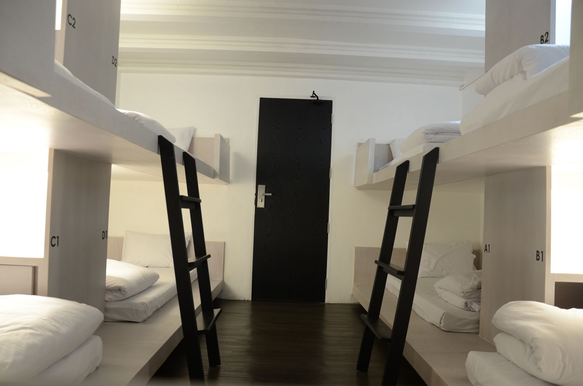 בנגקוק 3 Howw Hostel At Sukhumvit 21 מראה חיצוני תמונה