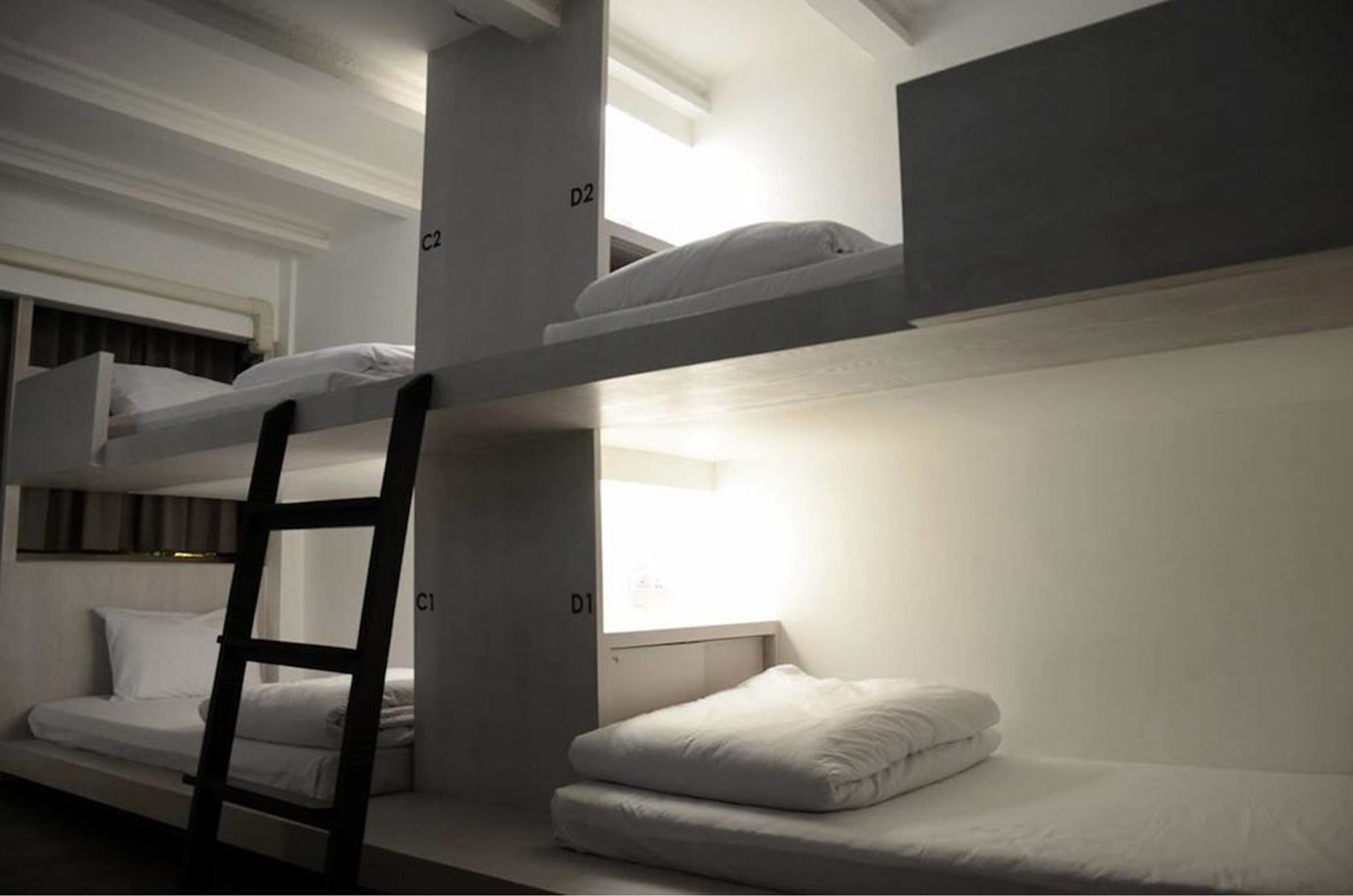 בנגקוק 3 Howw Hostel At Sukhumvit 21 מראה חיצוני תמונה