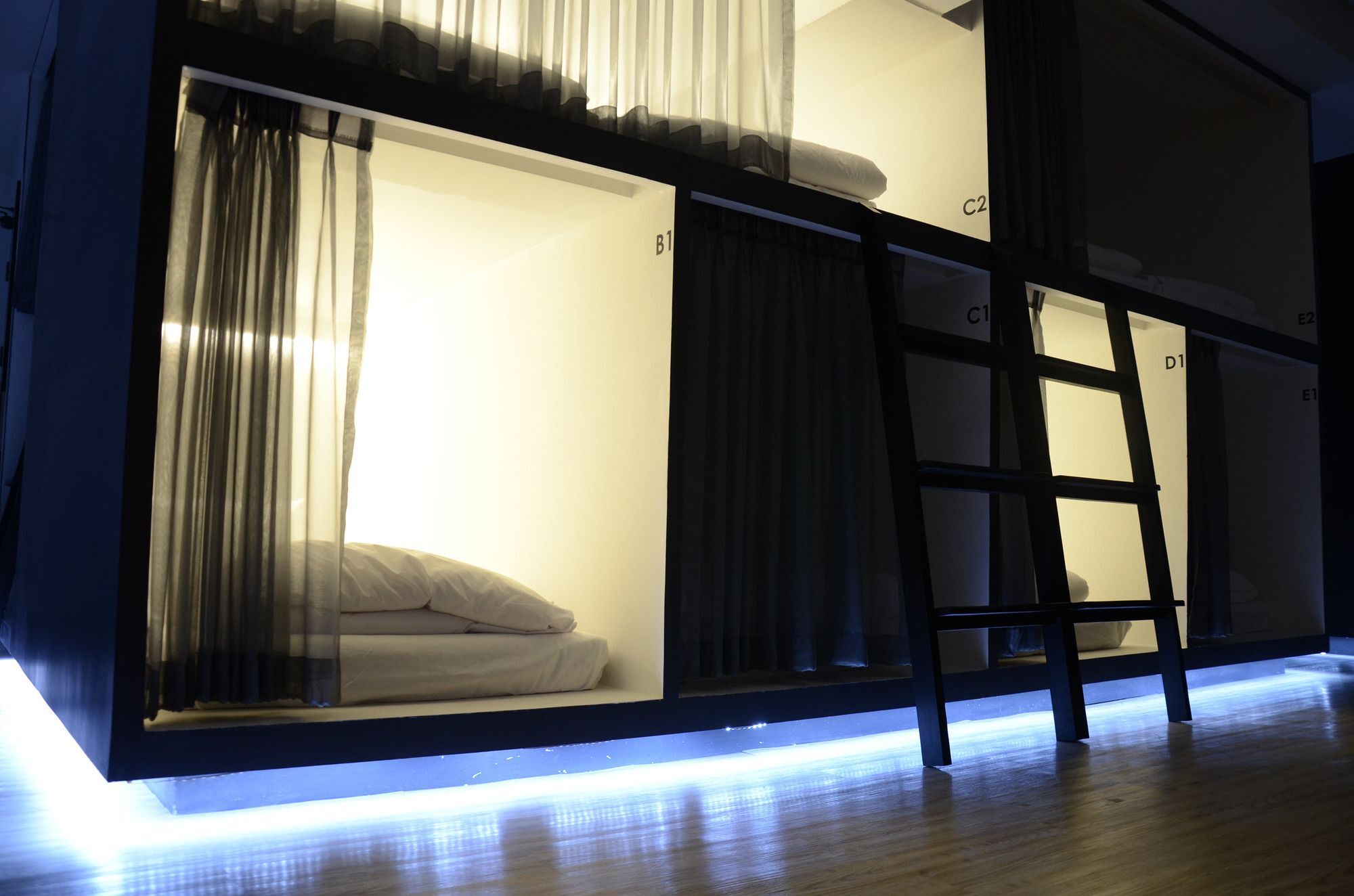 בנגקוק 3 Howw Hostel At Sukhumvit 21 מראה חיצוני תמונה