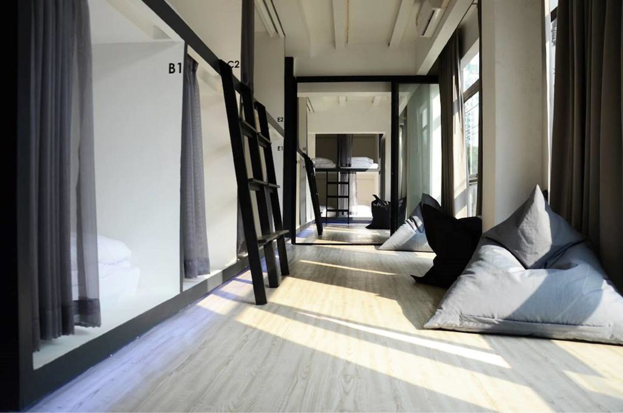 בנגקוק 3 Howw Hostel At Sukhumvit 21 מראה חיצוני תמונה